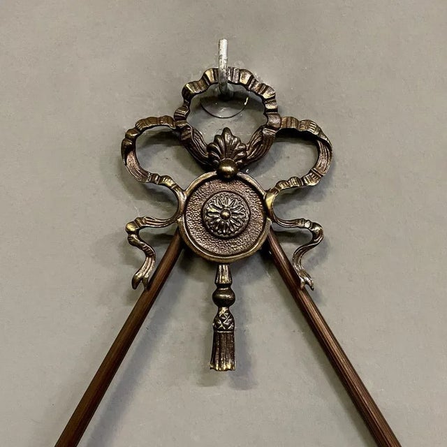 1950s Mid-Century Modern Brass Wall Mirror with Ribbon and Decorations, Italy, 1950s For Sale - Image 5 of 12