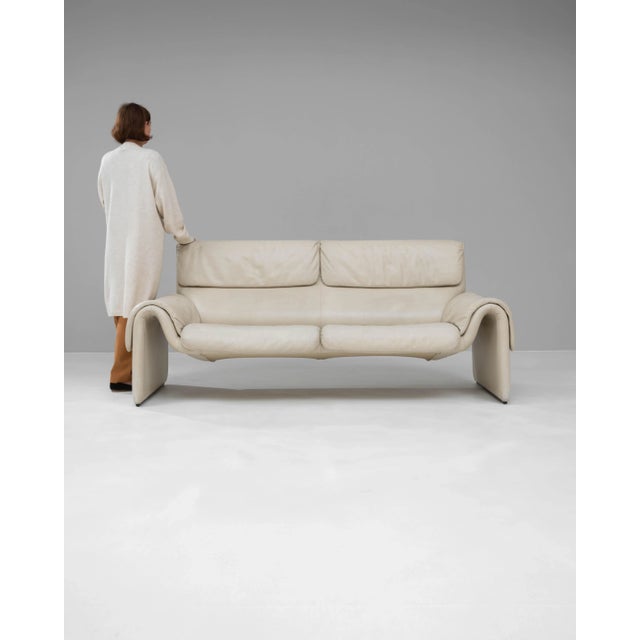Rustic European 20th Century Swiss Beige Leather Sofa Ds2011 by De Sede For Sale - Image 3 of 7