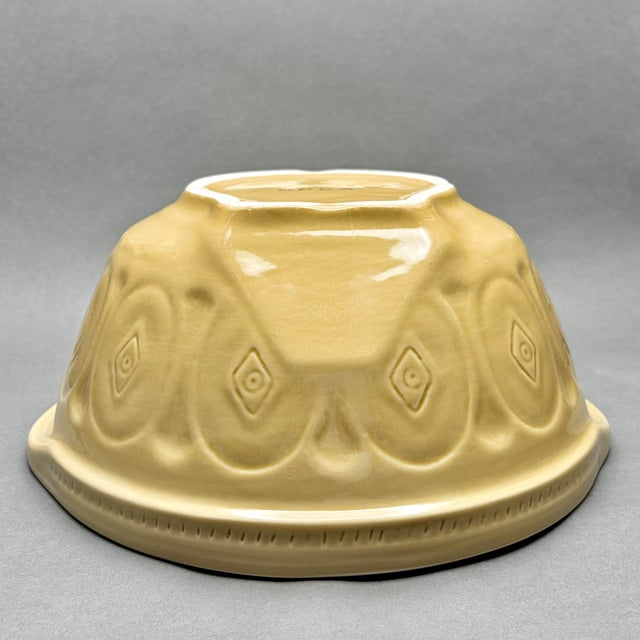 Vintage Cpca California Pottery Yellow Embossed Gripstand Mixing Bowl For Sale In New York - Image 6 of 7