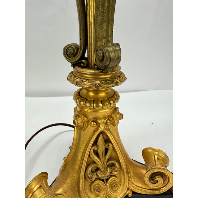 Edward F. Caldwell & Co. Neoclassical Parcel-Gilt and Patinated Bronze Tripod Zoomorphic Lamps C. 1900 Attributed to Edward F. Caldwell & Co. For Sale - Image 4 of 17