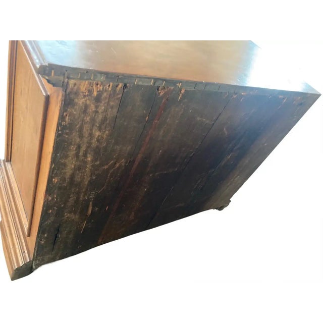 18th Century Tuscan Walnut Chest of Drawers For Sale - Image 6 of 12