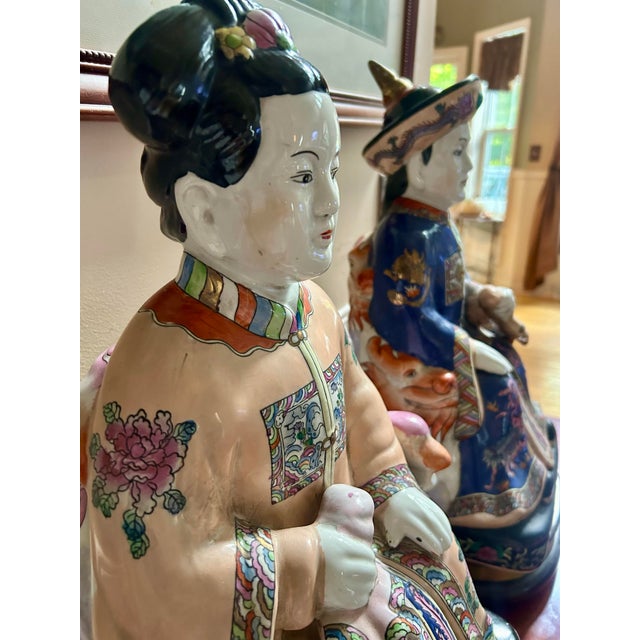 Mid-20th Century Japanese Export Famille Rose Style Emperor & Empress Statues - A Pair For Sale - Image 4 of 10