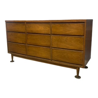 1960s Mid-Century Modern Likely Walnut Nine-Drawer Dresser With Sculpted Pulls, Dovetail Drawers, and Tapered Legs For Sale