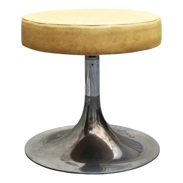 Light Brown Faux Leather and Chrome-Plated Tulip Base Round Stool. Italy, 1970s For Sale