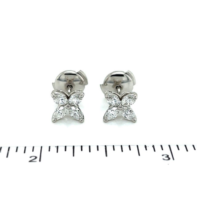 Late 20th Century Tiffany & Co. Tiffany & Co. Victoria Diamond Earrings 0.92 Carat Platinum Stud Earrings For Sale - Image 5 of 7