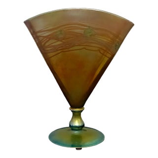 Antique Frederick Carder Steuben Gold Aurene Green Leaf Vine Art Nouveau Fan Vase #6297 For Sale