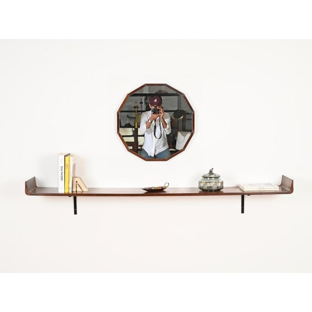 1960s Large Italian Wall Shelf in Curved Rosewood from Campo & Graffi, 1960s For Sale - Image 5 of 15