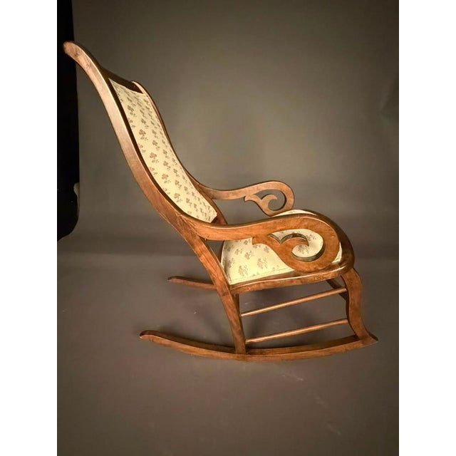 American Victorian Lincoln Rocking Chair in Walnut-Stained Birch With Goose-Neck Arms, Circa 1890 For Sale - Image 17 of 18
