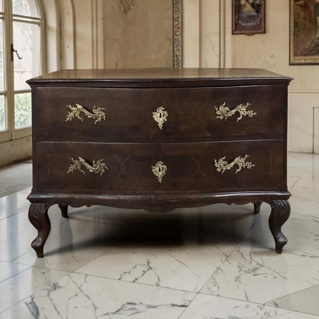 Italian furniture of the 19th century often possesses a special elegance, combining graceful form with a deep appreciation...