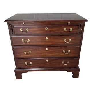 (B) Henkel Harris Mahogany Bracket Foot 4 Drawer Bachelor Chest For Sale