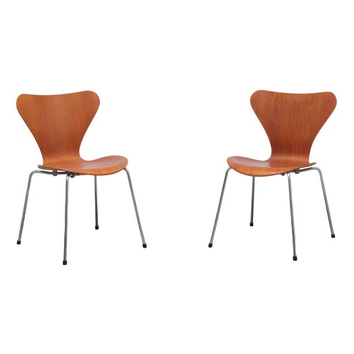 Series 7 Chairs in Teak by Arne Jacobsen for Fritz Hansen, 1986, Set of 2 For Sale