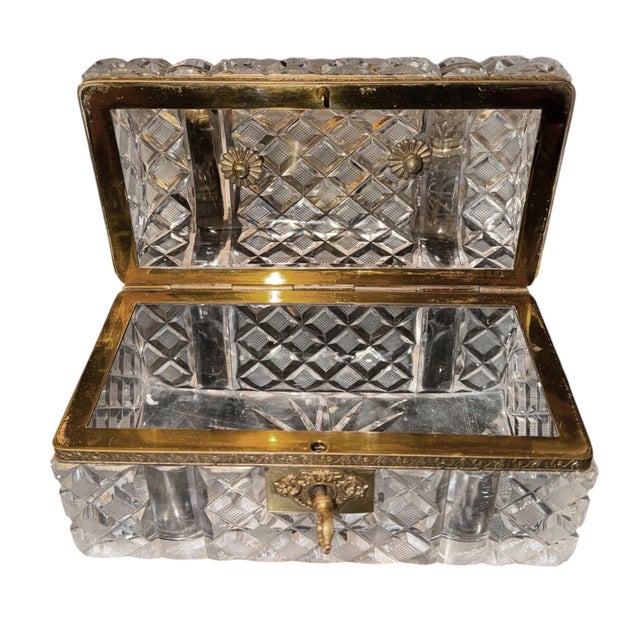 Transparent Set of Three Baccarat Crystal Jewelry Caskets, France, Late 19th Century. For Sale - Image 8 of 9