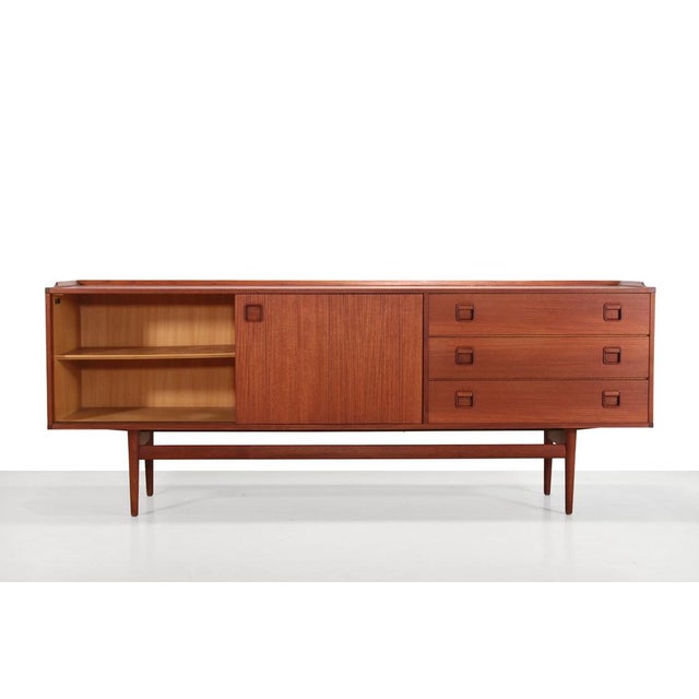 Vintage teak sideboard designed by Marten Franckena for Fristho. Pure Dutch design with clear inspiration from Denmark....