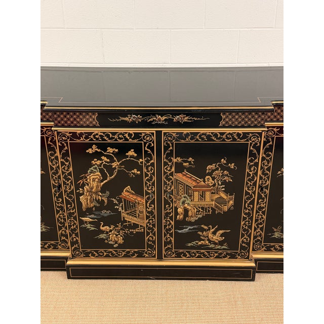 A Staple piece in the Chinoiserie Collection from Drexel, this is a beautifully kept original condition piece with minimal...
