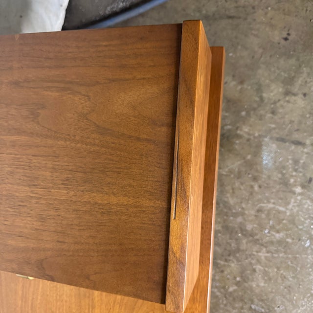 Brown 1960s Merton Gershun for American of Martinsville Nightstands / Side Tables- A Pair For Sale - Image 8 of 8
