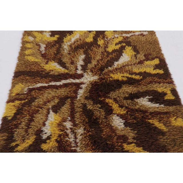 Rug & Kilim Vintage Swedish Rya Rug With Sunburst Flare and Amber Tones - Rug & Kilim For Sale - Image 4 of 9