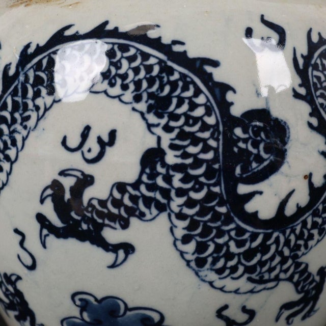 Chinoiserie Blue and White Dragon Motif Porcelain Lidded Ginger Jar For Sale In Los Angeles - Image 6 of 8