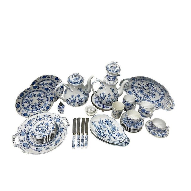 19th Century Dutch 36-piece Blue Onion tableware by Louis Regout Maastricht A Dutch porcelain tableware, the well-known...