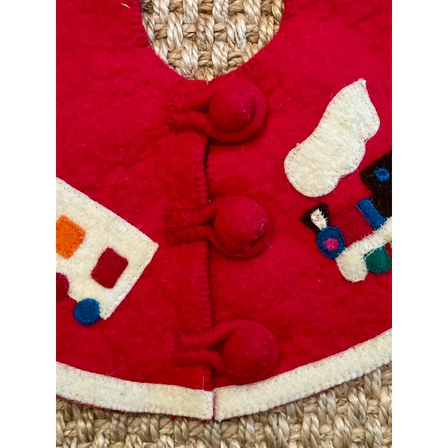 Folk Art Felted Wool Appliqué Christmas Tree Skirt for Tabletop Tree For Sale - Image 3 of 7