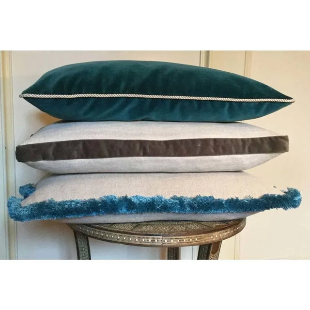 For this lumbar pillow we took our favorite stone washed linen in a natural grey and trimmed it all around with a marabou...
