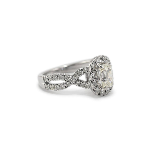 18k White Gold Gia 1.01ct Cushion Cut Diamond Crossover Shank Engagement Ring For Sale - Image 4 of 12