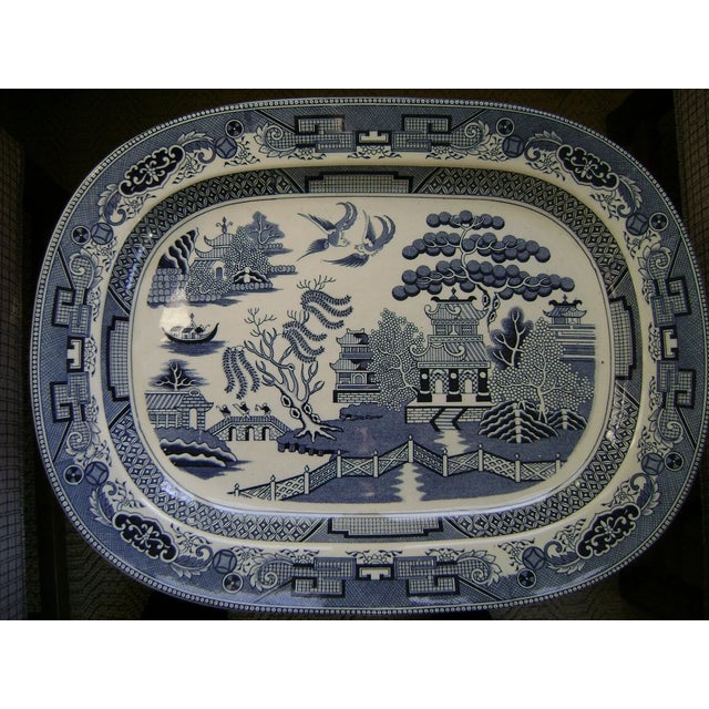 Chinoiserie Vintage Blue Willow Platter & Faux Bamboo Mahogany Base Side Table For Sale - Image 3 of 8