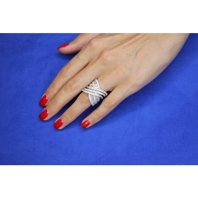 Brilliant Cut Baguette Shape Diamond Pave Set Channel Set Fancy Spiral Wave Cock, Size 7.5 For Sale - Image 9 of 10