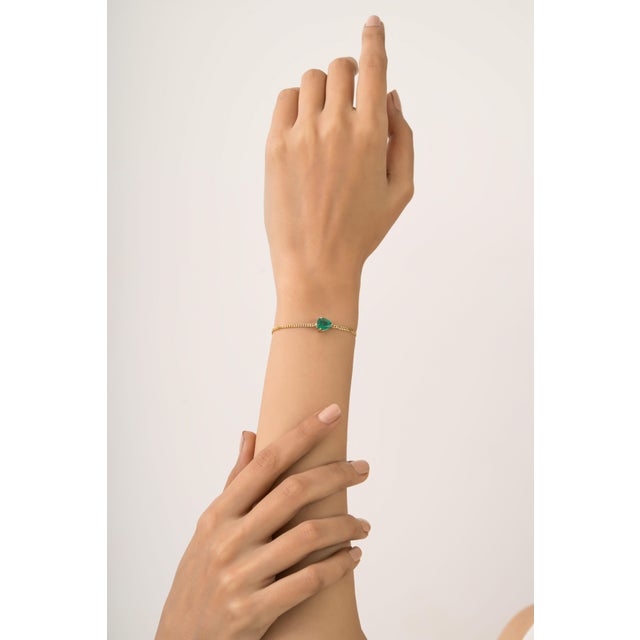 14k Yellow Gold 1.85Ct Emerald Solitaire Teardrop Curb Chain Bracelet For Sale - Image 4 of 15