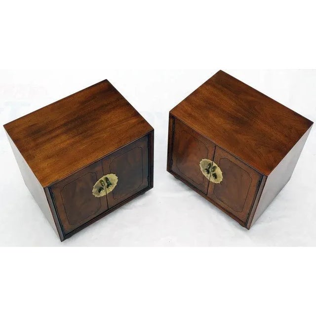 1970s Mid-Century Modern Two Doors Nightstands by Henredon - a Pair For Sale - Image 5 of 12