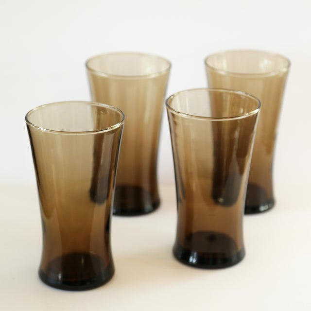 Late 20th Century Vintage Anchor Hocking Linden Mocha Tawny Brown Glass Flared Tumblers – 16oz, Retro Mid-Century Style For Sale - Image 5 of 18