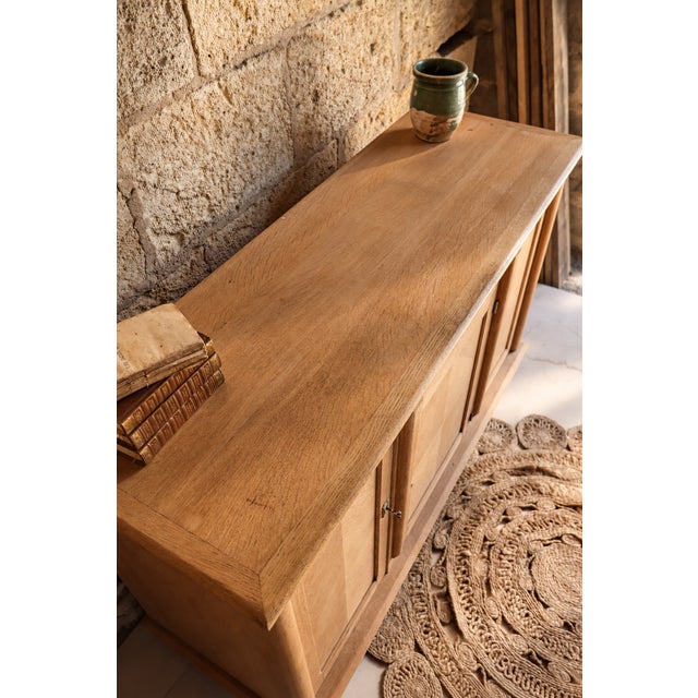 Large Art Deco sideboard from the 1930s in oak and oak veneer, characterized by its geometric lines, rounded uprights, and...
