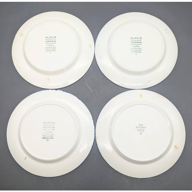 Mid 20th Century Arabia of FInland "Sotka" 6-Piece Dinnerware Designed by Raija Uosikkinen, a Set of 25 Pieces For Sale - Image 15 of 18
