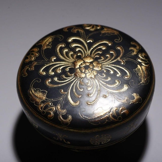 Traditional Vintage Gilt Black Lacquer Round Trinket Box With Floral Motif For Sale - Image 3 of 9