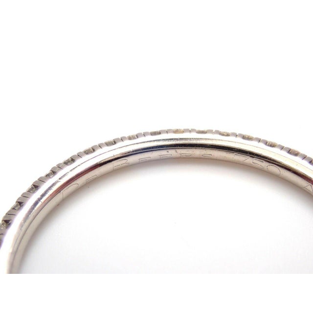 Contemporary De Beers 18k White Gold 0.37ctw Diamond Aura Band Ring Sz 7.5 For Sale - Image 3 of 3