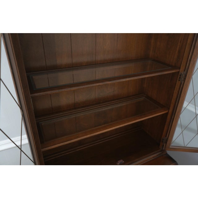 1970s Ethan Allen Maple 2 Door China Cabinet For Sale - Image 5 of 18