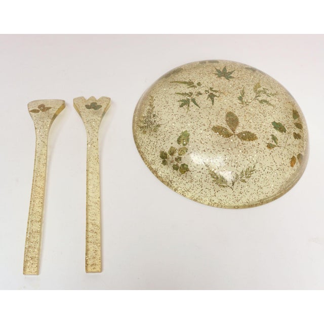 Vintage Botanical Motif Resin / Acrylic Salad Bowl and Servers / Tongs Set by Bilmar - 3 pcs For Sale In New York - Image 6 of 18