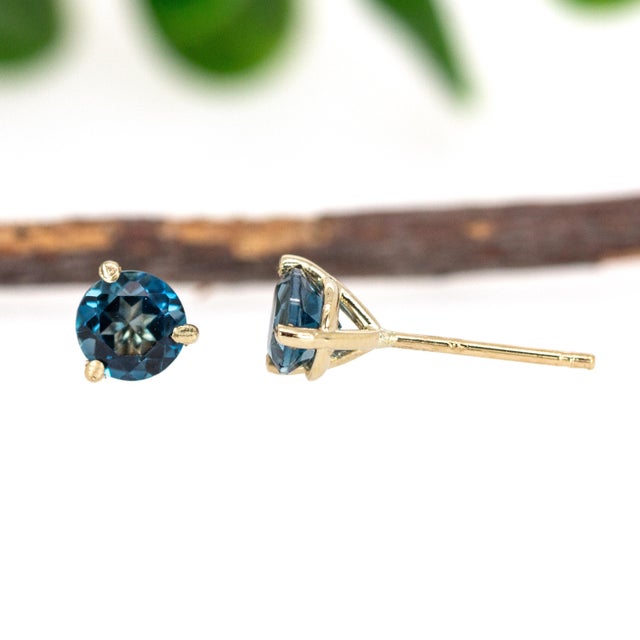 2020s Round 5mm - London Blue Topaz Solitaire Martini Studs in 14k Solid Gold- Set of 2 For Sale - Image 5 of 7