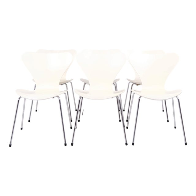 Series 7 Chairs in White Lacquered Veneer with Chrome Frame by Arne Jacobsen for Fritz Hansen, 1988, Set of 6 For Sale