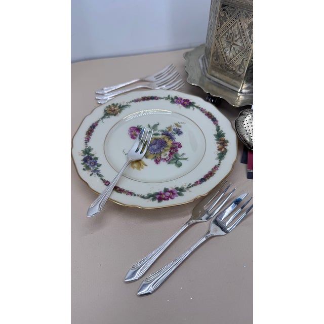 A lovely set for the table at tea time. Cake or pastry forks made in England from the 30's to the 60's by Purcell...