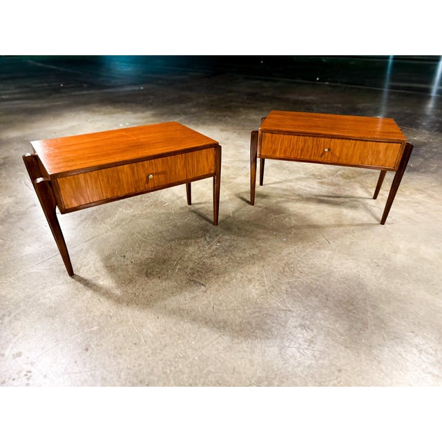 Wood Pair of Brazilian Mid-Century Nightstands in Caviúna Wood, Brazil, 1950s For Sale - Image 7 of 15