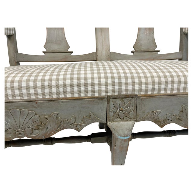 Early 20th Century Grey Painted Swedish Settee with Shell and Foliate Carving For Sale - Image 17 of 18