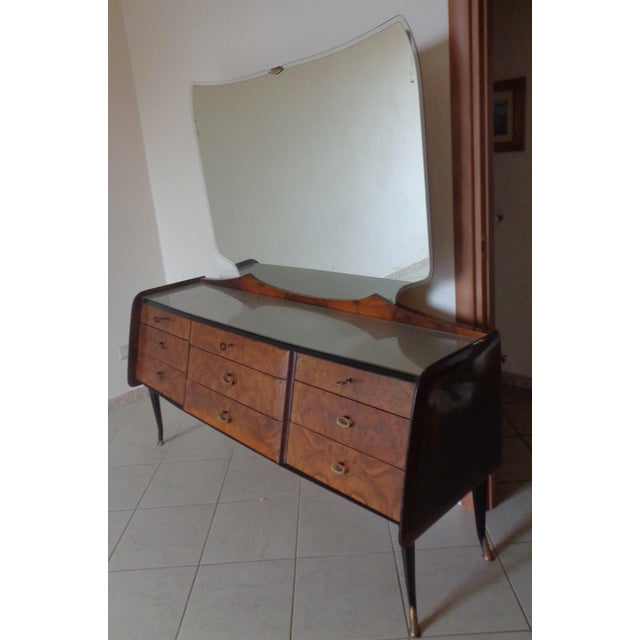 Mid-Century Modern Chest of Drawers with Mirror Primavera 57 Series in Briarwood and Brass by Osvaldo Borsani for Atelier Borsani Varedo, 1957 For Sale - Image 3 of 17