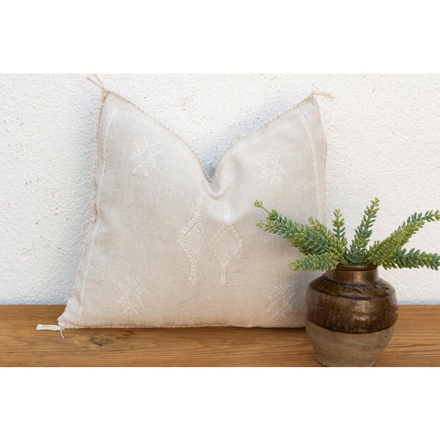 Linen Linen Cross Diamond Cactus Silk Moroccan Pillow For Sale - Image 8 of 8