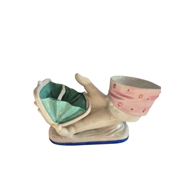 Vintage 1950's hand planter holding a coin purse. The open coin purse makes this planter rare. A kitschy styling piece...