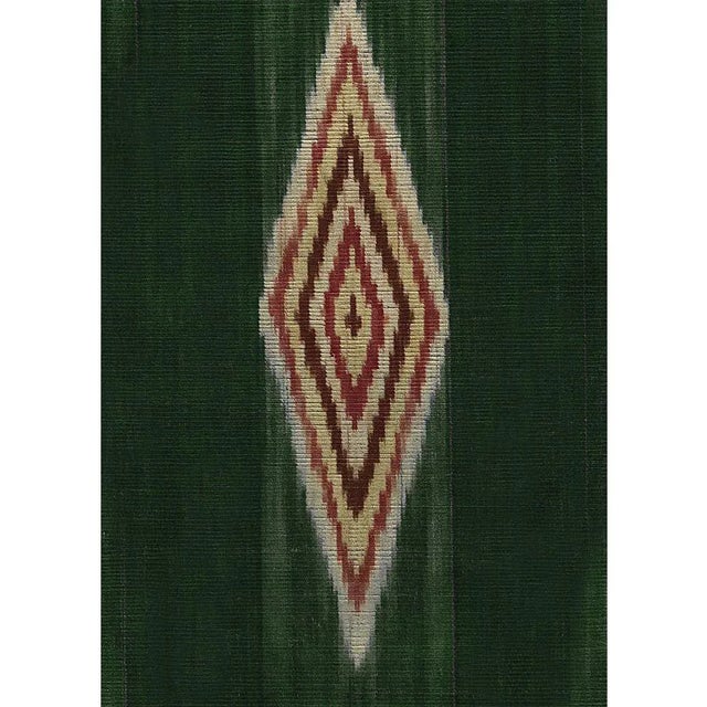 Luxuriate in the richness of hand sewn fabric with our diamond patterned MAIYSHA wallpaper which takes a painterly...