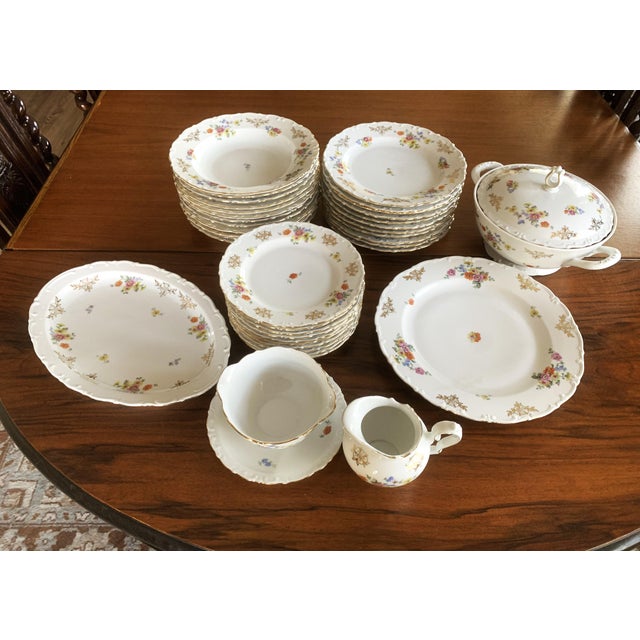 Exclusive Kahla Porcelain Dinner Set with Gold Accents, Germany, 1950s, Set of 39 For Sale - Image 12 of 18
