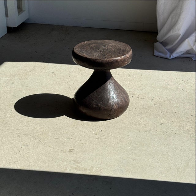 Pawn Brown - Stool, side table, end table in solid brown mango wood. This modular piece of furniture features a geometric...