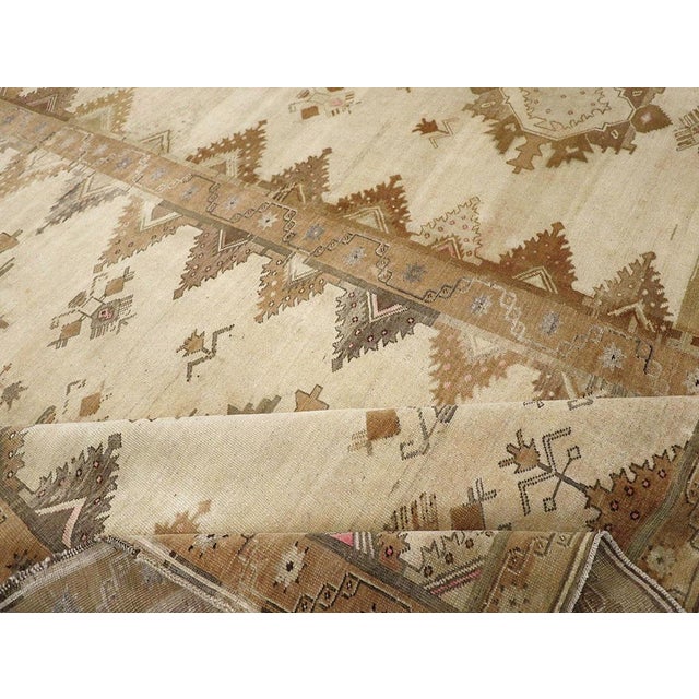 Galerie Shabab Collection Mid-20th Century Turkish Anatolian Room Size Carpet For Sale - Image 9 of 10