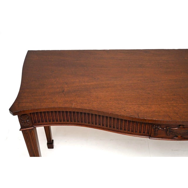 Antique Sheraton Style Console Table attributed to William Tillman, 1950 For Sale - Image 4 of 10