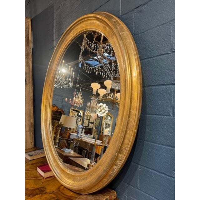 Great pair of Italian made giltwood round Louis Philippe mirrors. Featuring a beautiful gold patina and a floral pattern....
